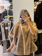 Cappa In Ecopelliccia Con Fibbie In Pelle