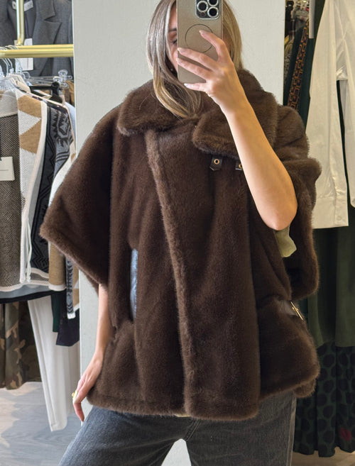 Cappa In Ecopelliccia Con Fibbie In Pelle