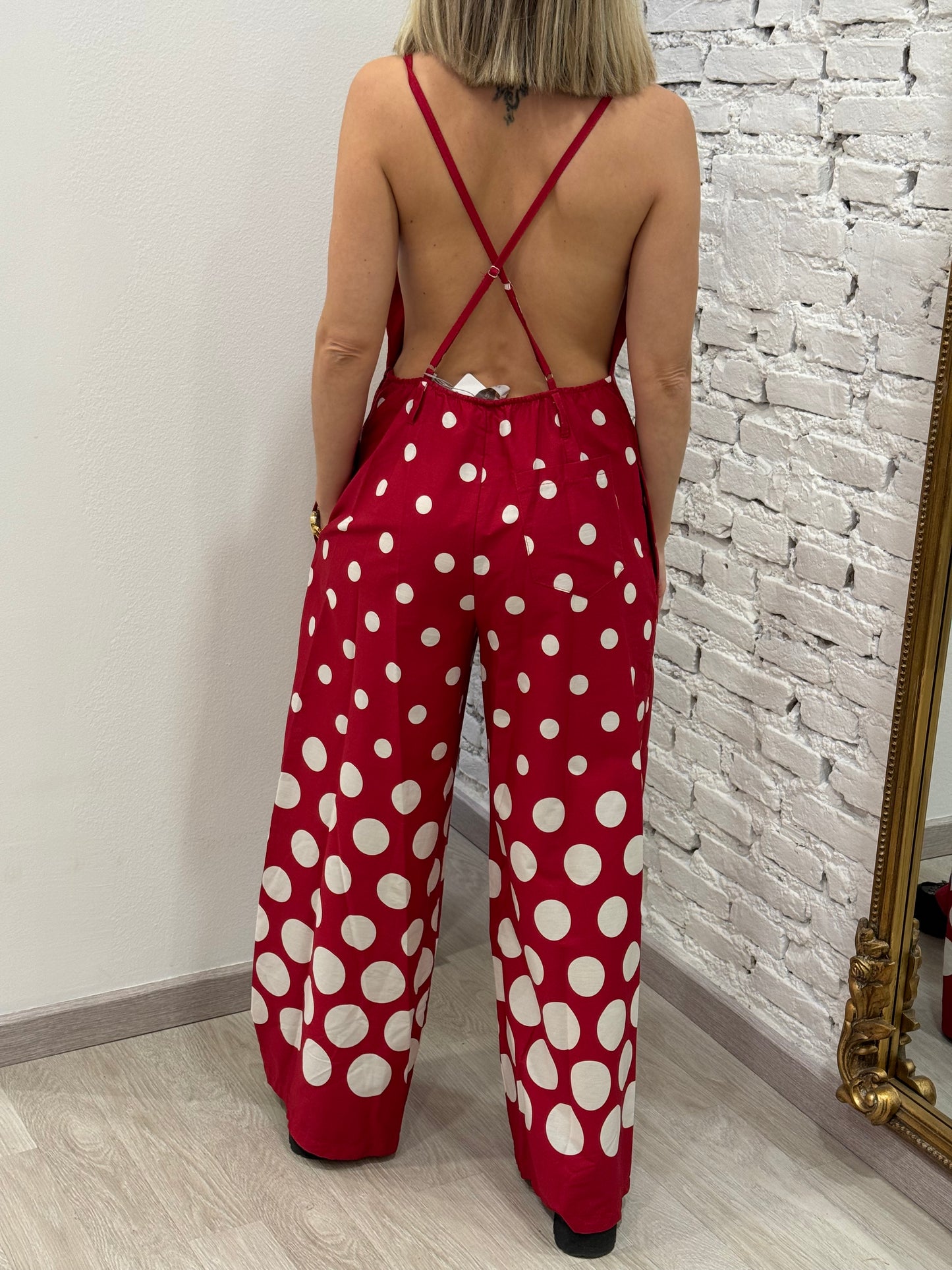 Tuta a pois con spalle scoperte