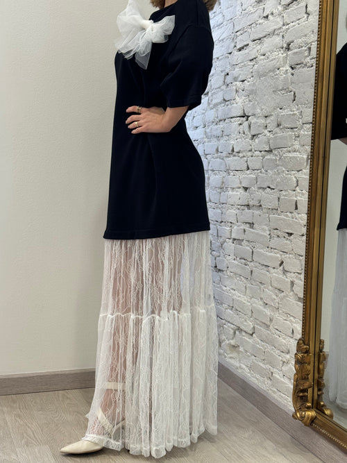 Abito con balza in tulle