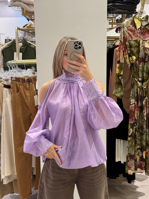 Blusa con spalle scoperte