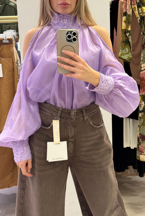 Blusa con spalle scoperte