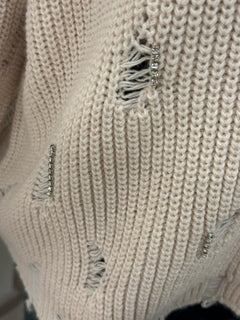 Cardigan con strappi e applicazioni