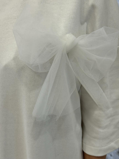 Abito con balza in tulle