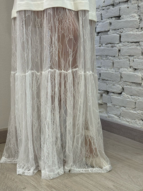 Abito con balza in tulle