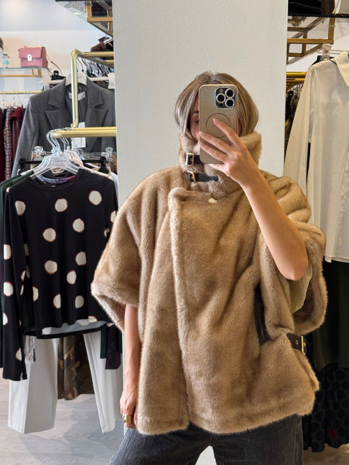 Cappa In Ecopelliccia Con Fibbie In Pelle
