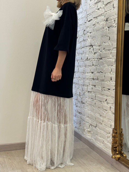 Abito con balza in tulle