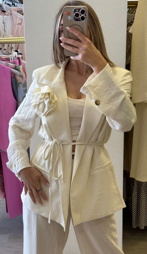 Tailleur In Viscosa Con Spilla