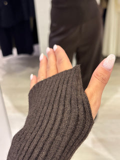 Maglia Girocollo Smanicata con Spallina più Manicotti