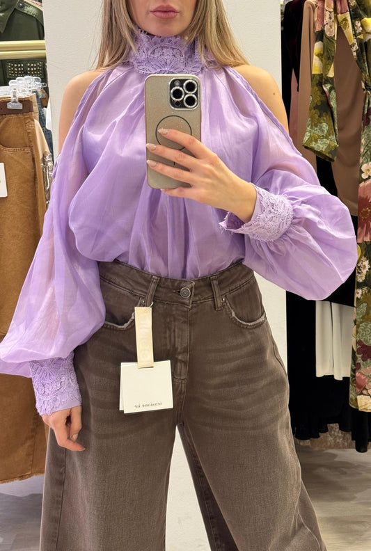 Blusa con spalle scoperte