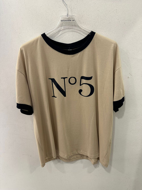 T-shirt "N5" A Contrasto TENSIONE IN