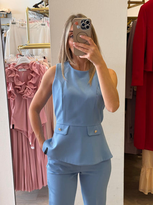 Top Con Pattine E Volant Sul Fondo